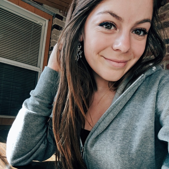 Meet your Posher, Christina - Picture 2 of 2